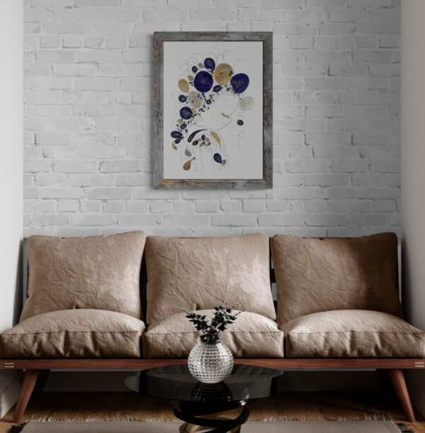 Mise en scène dans un salon, au dessus d'un canapé 3 places en tissu marron, le tableau "Luna" de la série picutrale "Ad Astra".