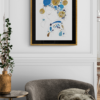 Misen en scéne de l''œuvre originale certifiée pièce unique Sole. C'est un tableau moderne aux couleurs vives avec des nuances du bleu et d'or.
