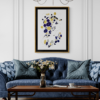 Mise en scéne de l'œuvre originale certifiée pièce unique Happy Days. Peinture Acrylique avec pigments irisés or et argent. C'est un tableau moderne avec des couleurs vives bleu foncé, or et Argent.
