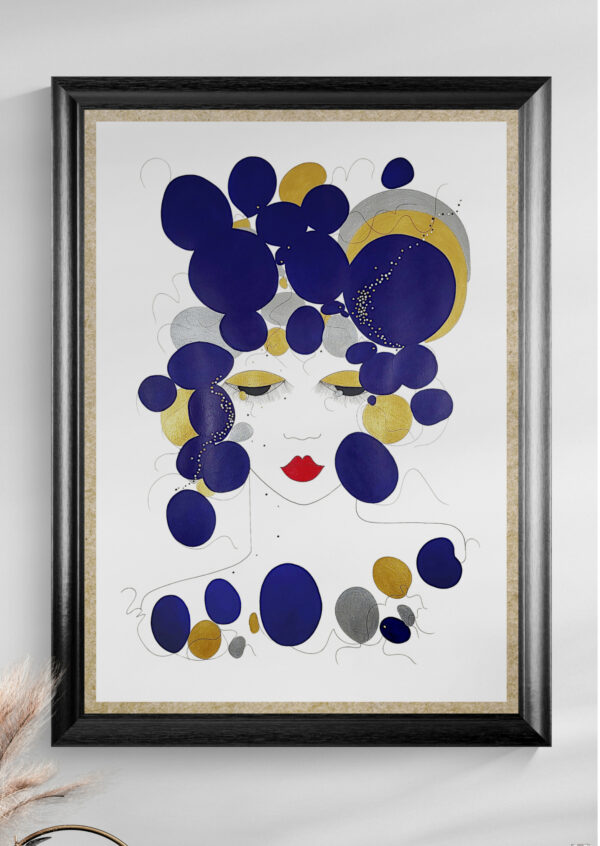 Mise en scéne de l'œuvre originale certifiée pièce unique Blue Dream. Peinture Acrylique avec pigments irisés or et argent. C'est un tableau moderne avec des couleurs vives bleu foncé, or et Argent.