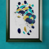 Mise en scéne de l'œuvre originale certifiée pièce unique Acqua Chiara. Peinture Acrylique avec pigments irisés or et argent. C'est un tableau moderne avec des couleurs vives bleu foncé et bleu clair, or et Argent.